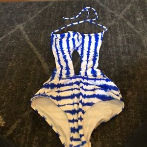 Size large Cupshe one piece